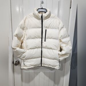 Cream puffer Preowned Jacket size XL,. Water Repellentwindproof. Wear It Once.
